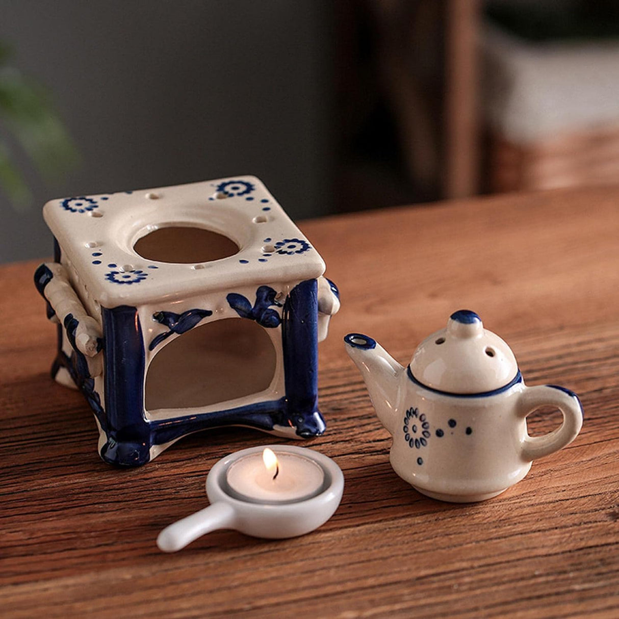 Vintage Inspired Ceramic Burner, Cute Teapot-Shape