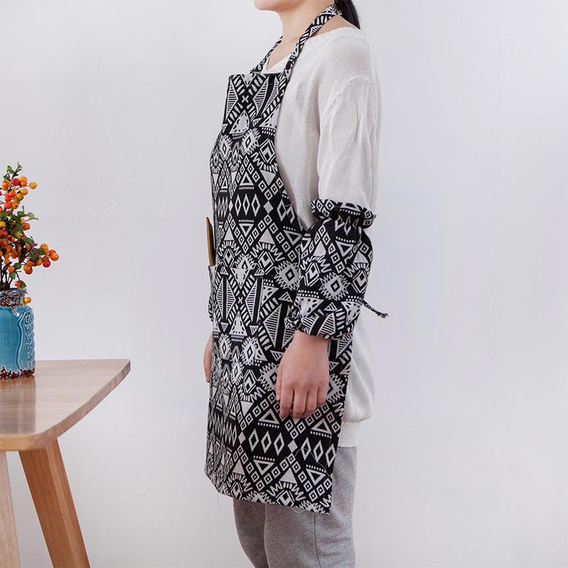 Black & White Aprons with Sleeve Covers