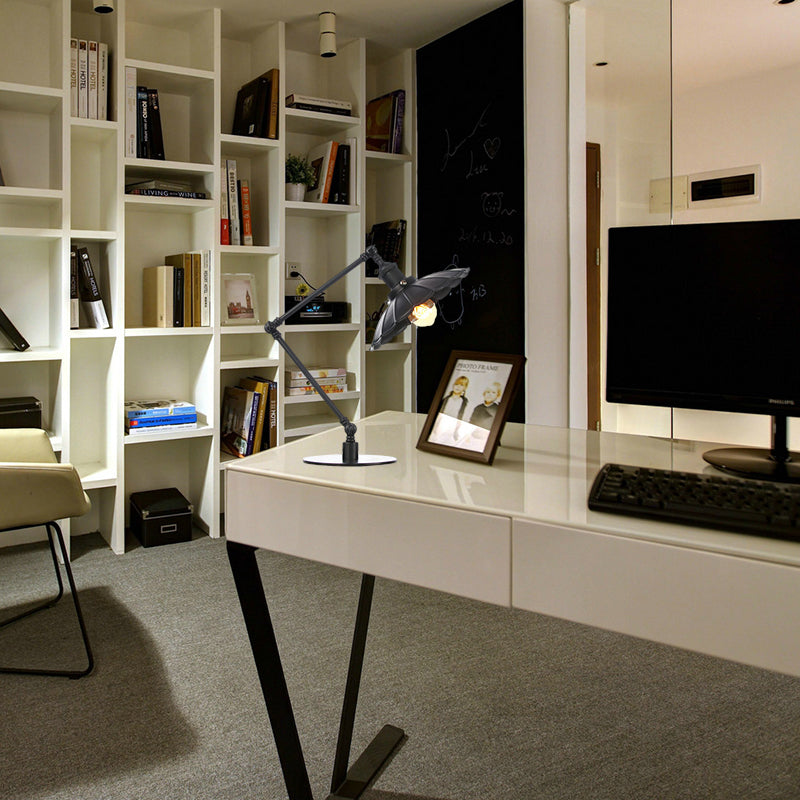 1 Bulb Study Room Table Lighting Vintage Stylish Adjustable Black/Brass Table Lamp with Scalloped Edge Metal Shade