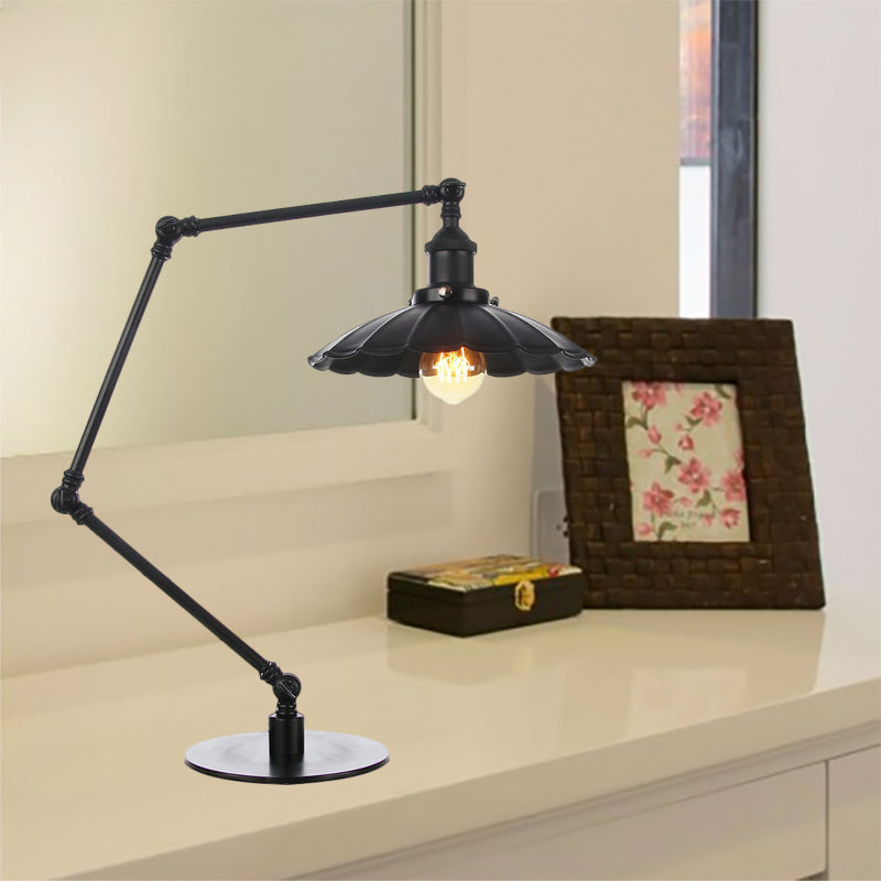 1 Bulb Study Room Table Lighting Vintage Stylish Adjustable Black/Brass Table Lamp with Scalloped Edge Metal Shade