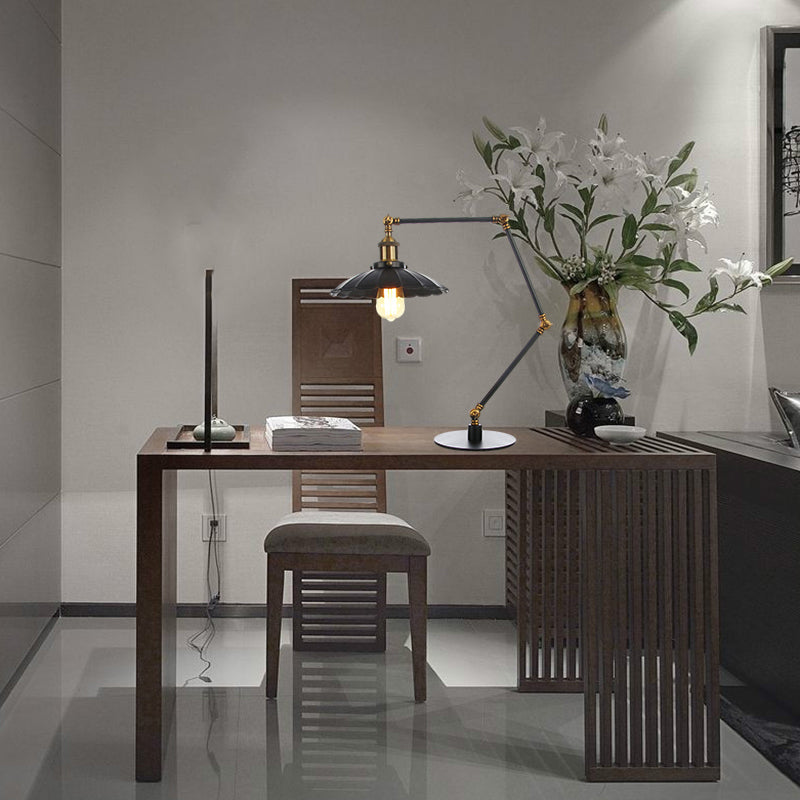 1 Bulb Study Room Table Lighting Vintage Stylish Adjustable Black/Brass Table Lamp with Scalloped Edge Metal Shade