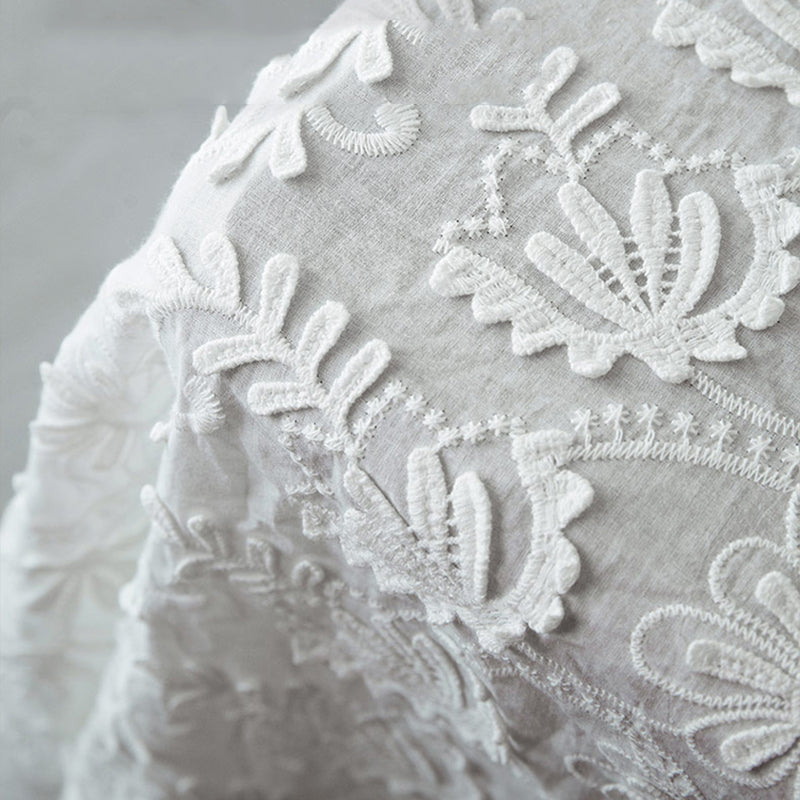 Winnie lace French tablecloth Nordic ins high-end high-end tablecloth round table cover cloth white rectangular home Lifelike three-dimensional petal shape with unique wavy lace on the side