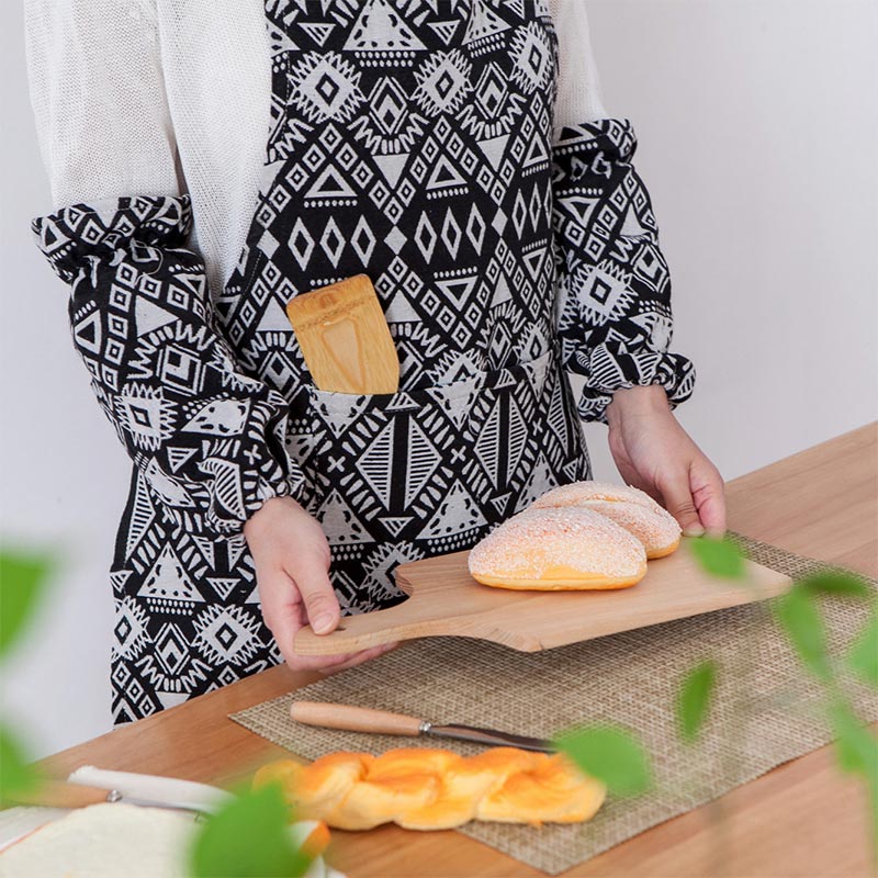 Black & White Aprons with Sleeve Covers