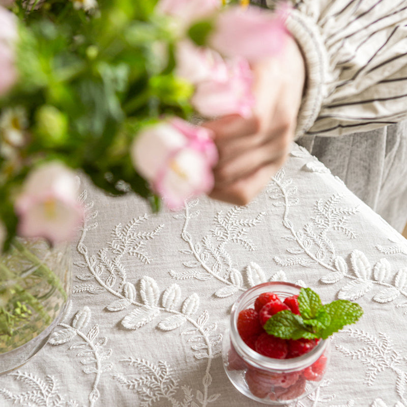 Annie lace tablecloth French light luxury high-end white American cotton and linen tablecloth coffee table cloth Nordic ins style Three-dimensional and exquisite embroidery, the beauty is more specific