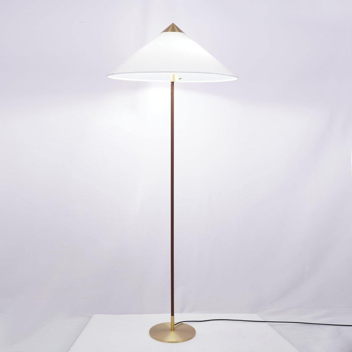 9602 Floor Lamp