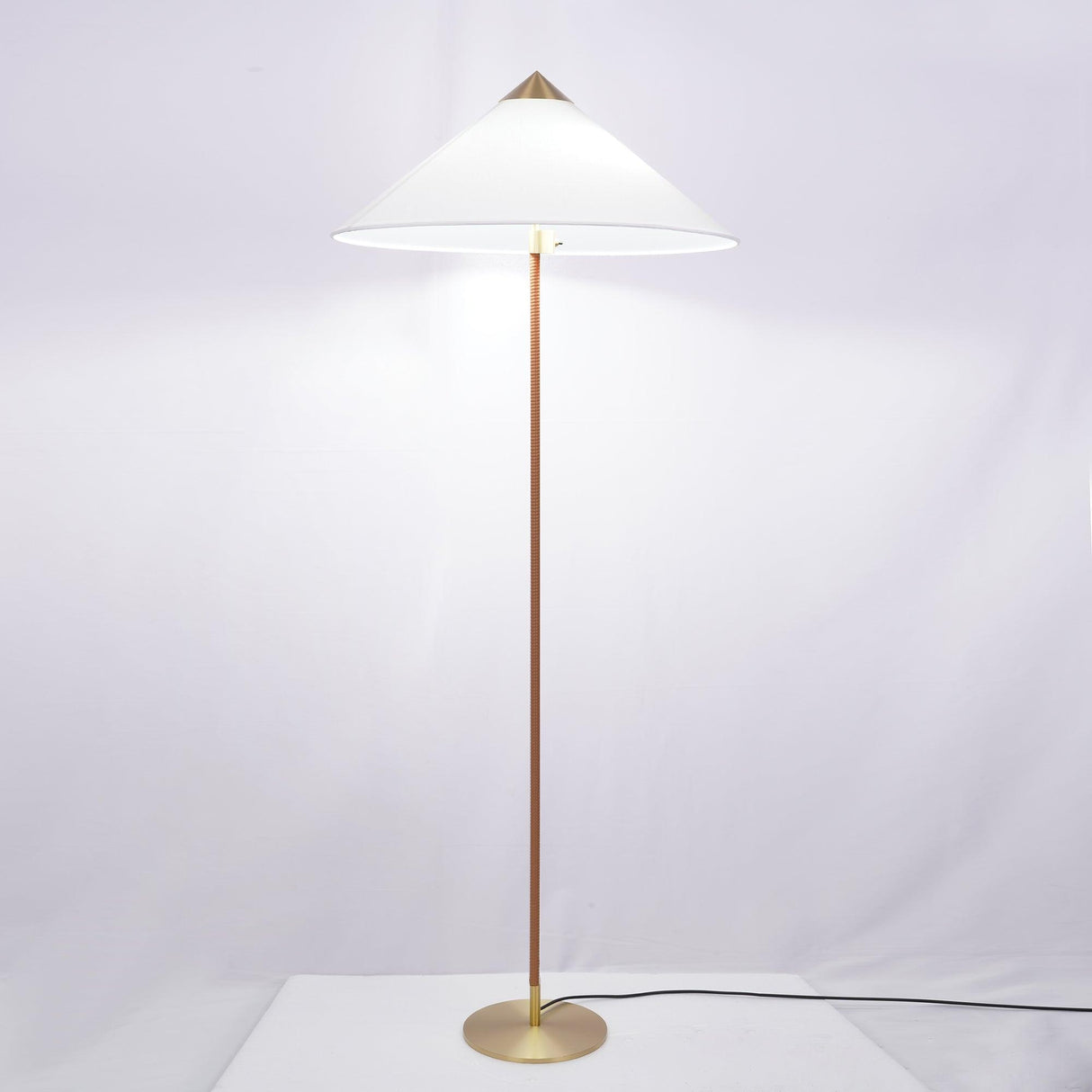 9602 Floor Lamp