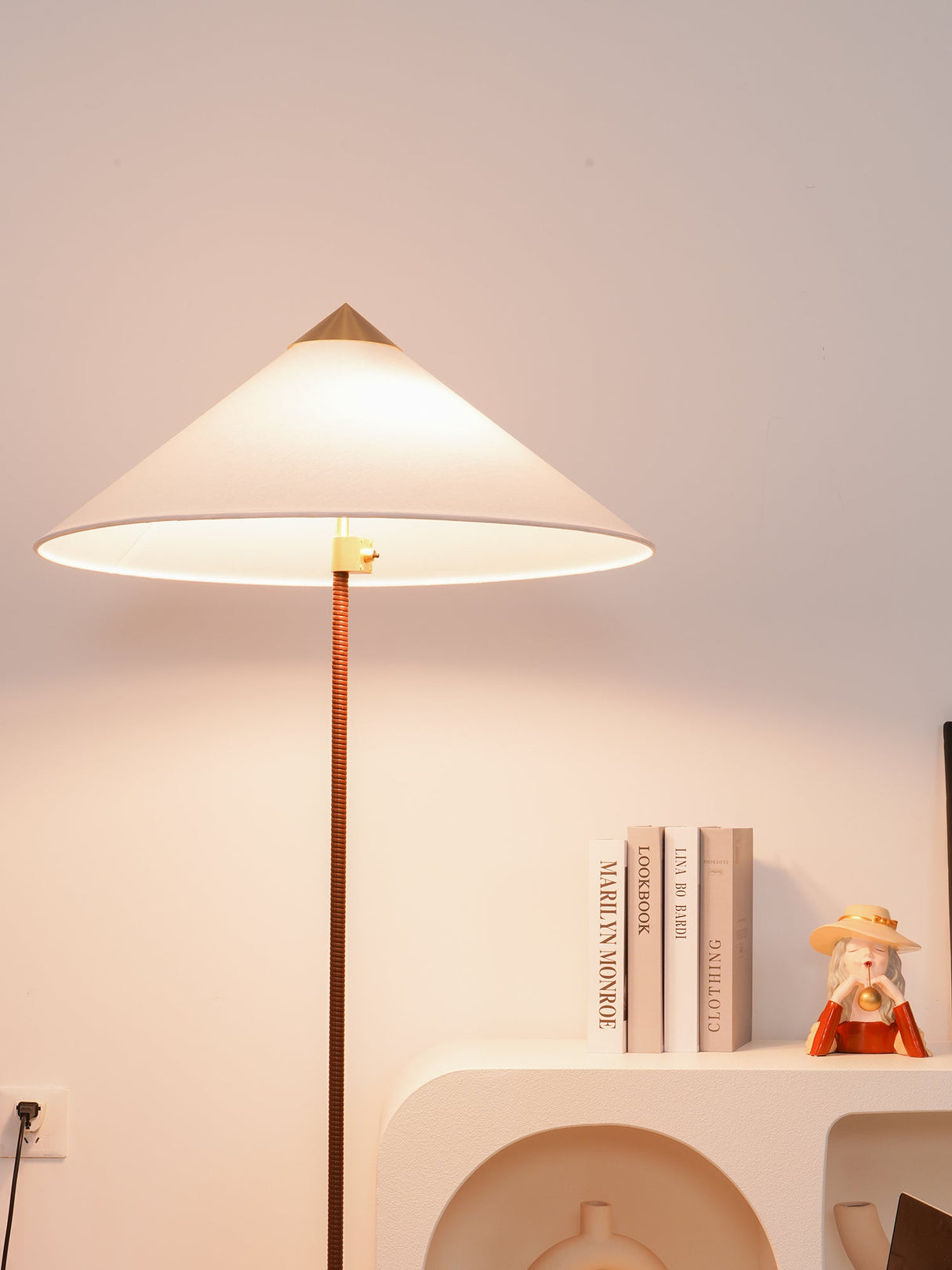 9602 Floor Lamp
