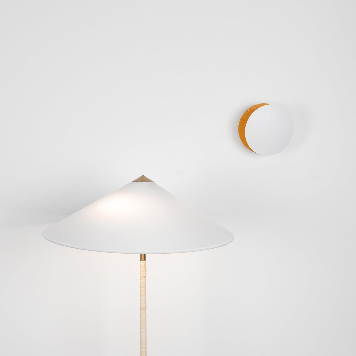 9602 Floor Lamp