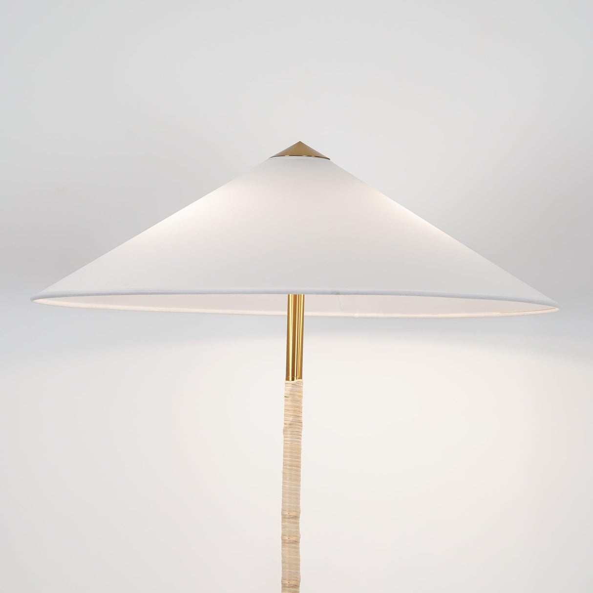 9602 Floor Lamp
