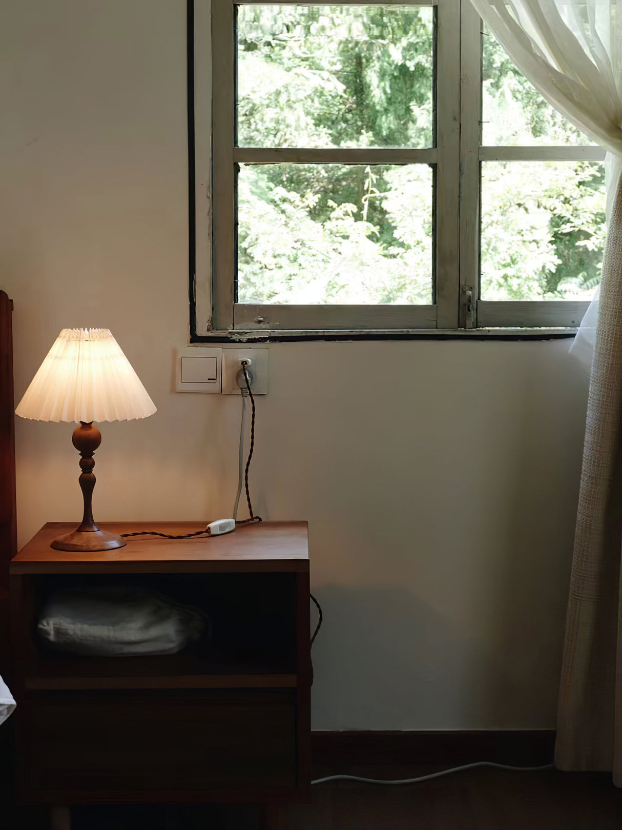 Bellini Wooden Turned Table Lamp