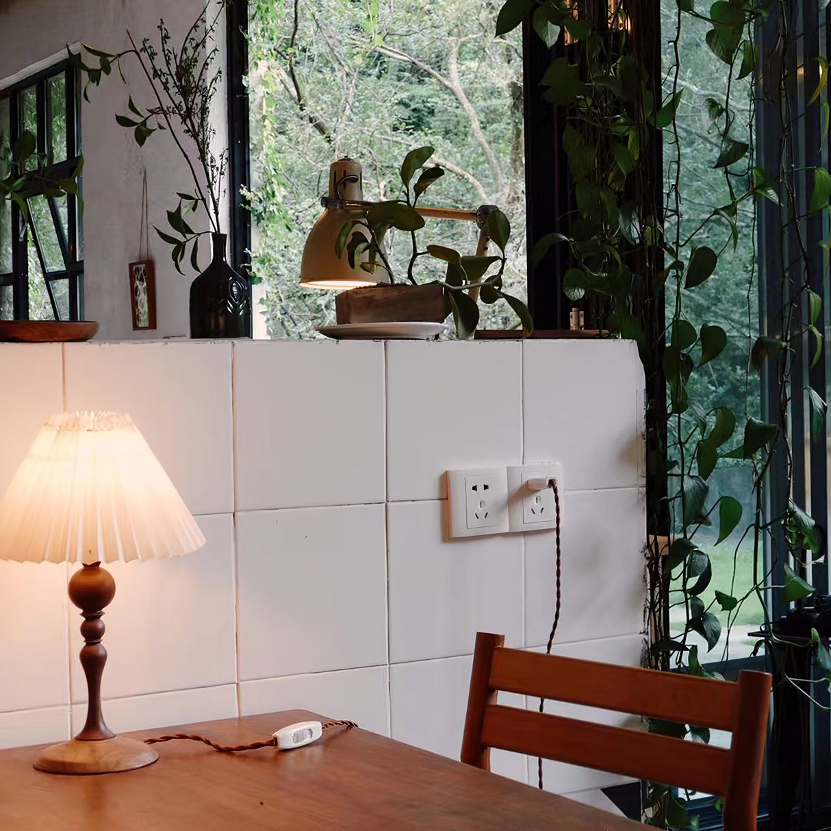 Bellini Wooden Turned Table Lamp