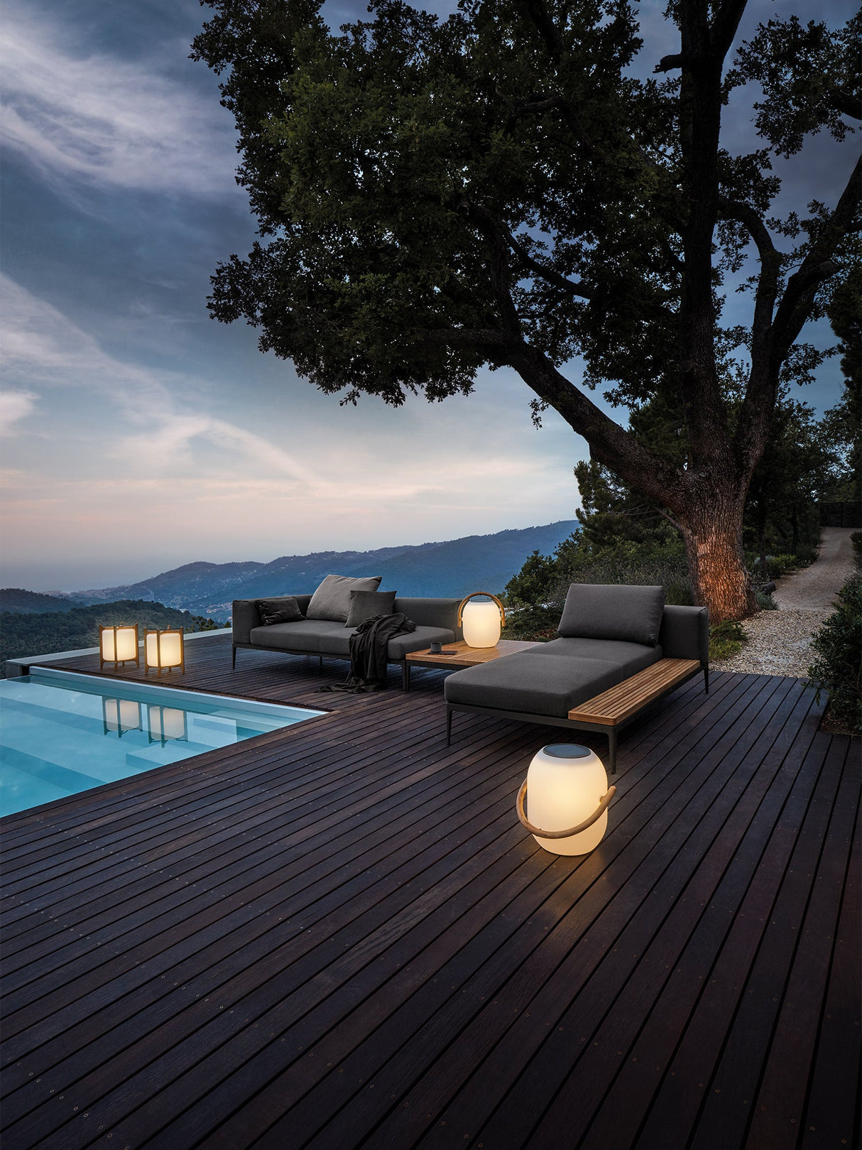 Cocoon Outdoor Table Lamp