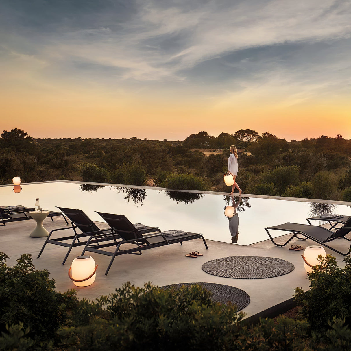 Cocoon Outdoor Table Lamp