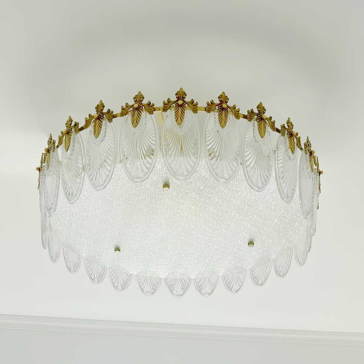 Decorative Pattern Glass Round Chandelier