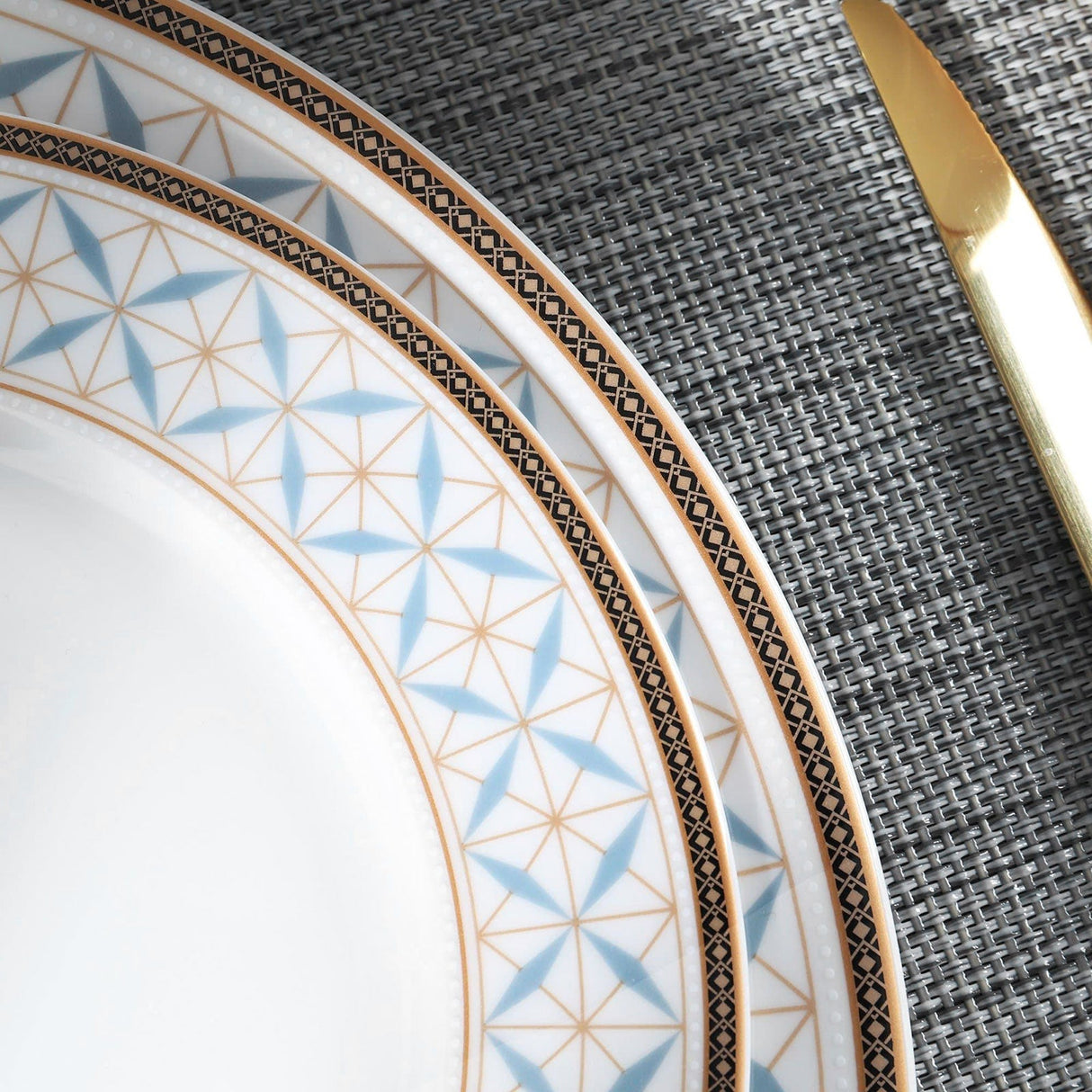 Black Gold Trim Dinner Set