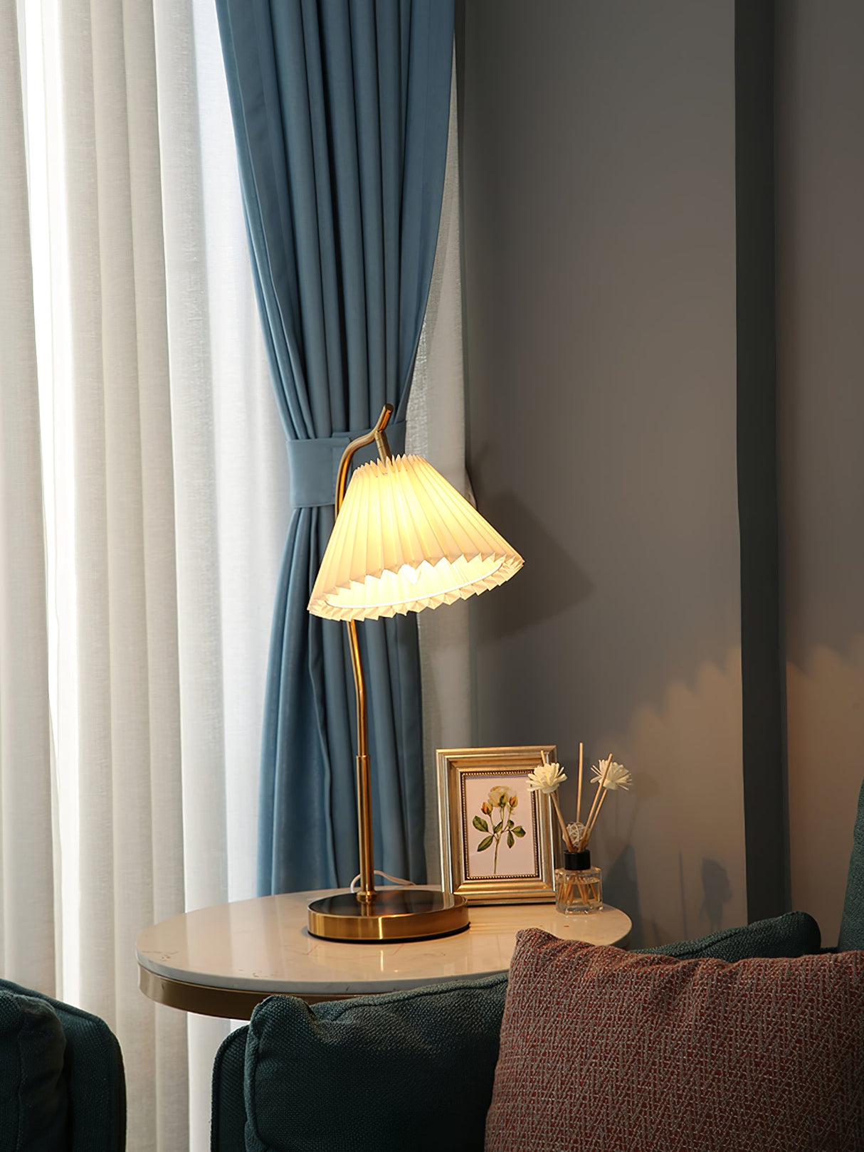 Gold Gooseneck Table Lamp