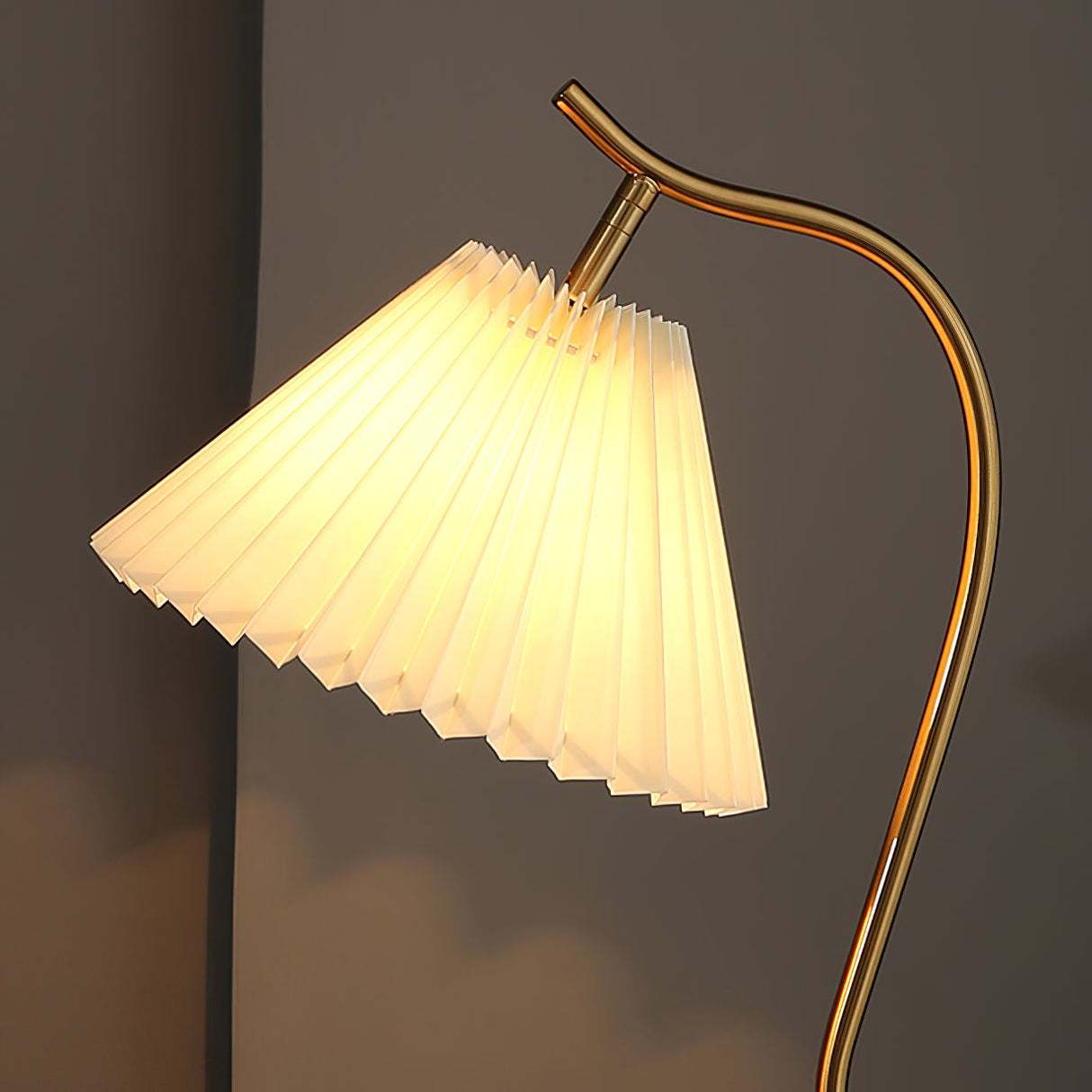 Gold Gooseneck Table Lamp