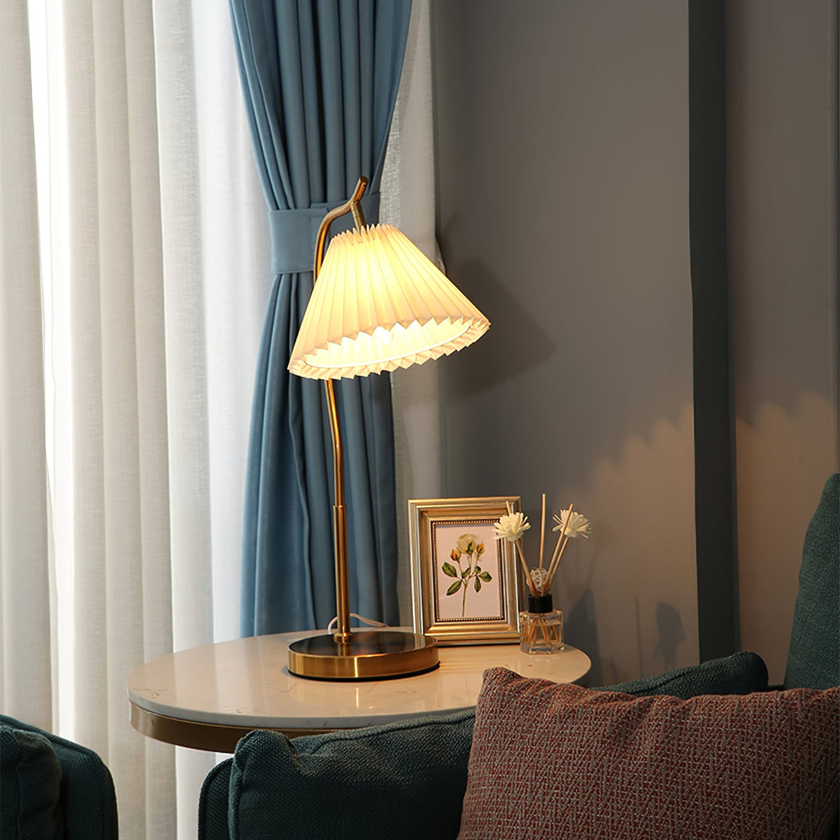 Gold Gooseneck Table Lamp