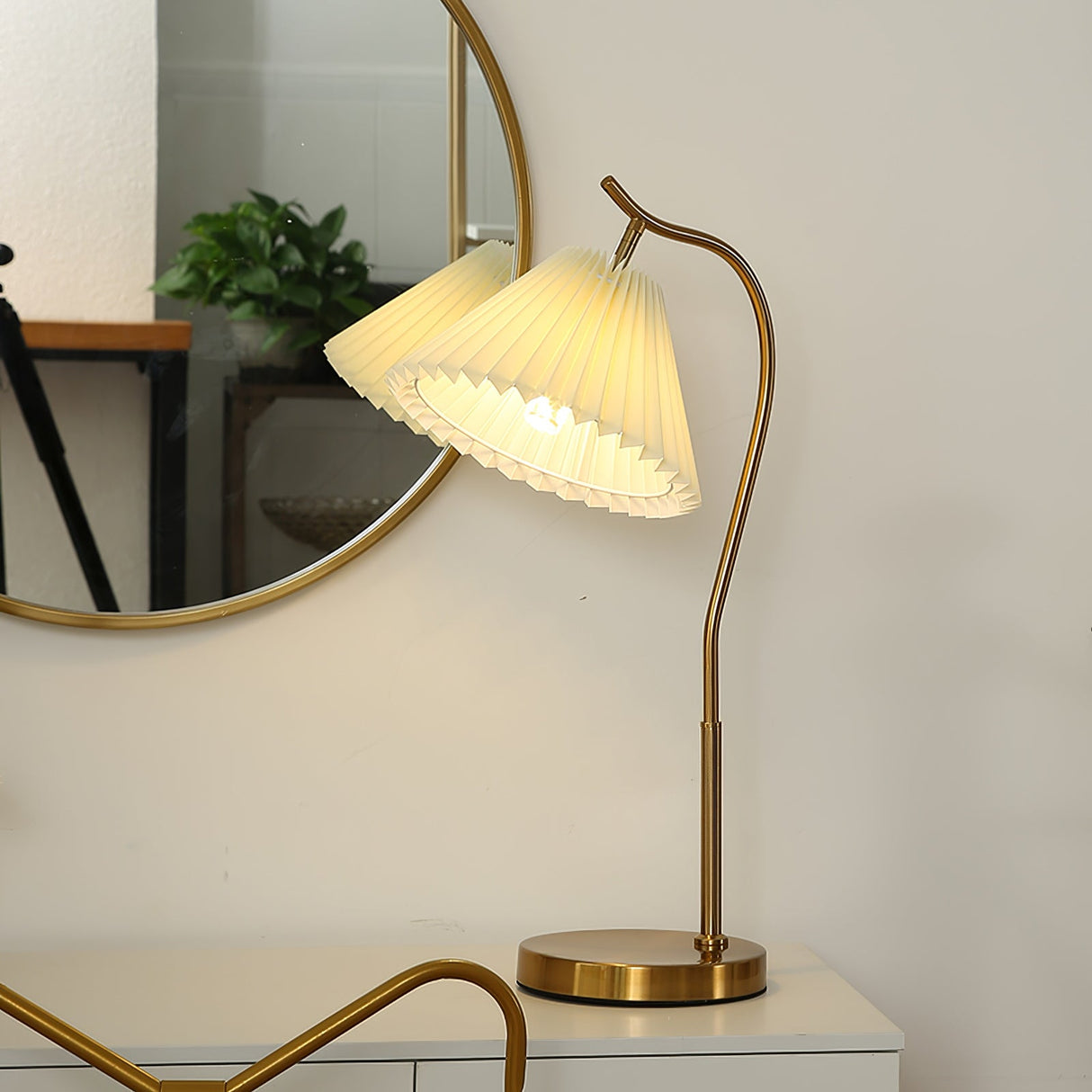 Gold Gooseneck Table Lamp