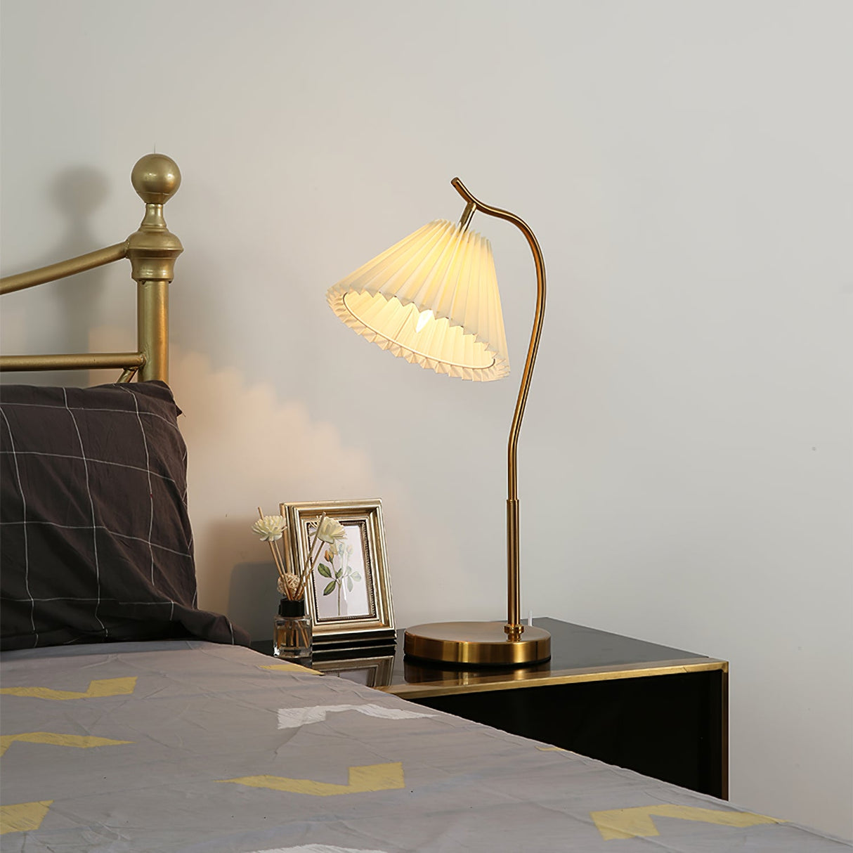 Gold Gooseneck Table Lamp