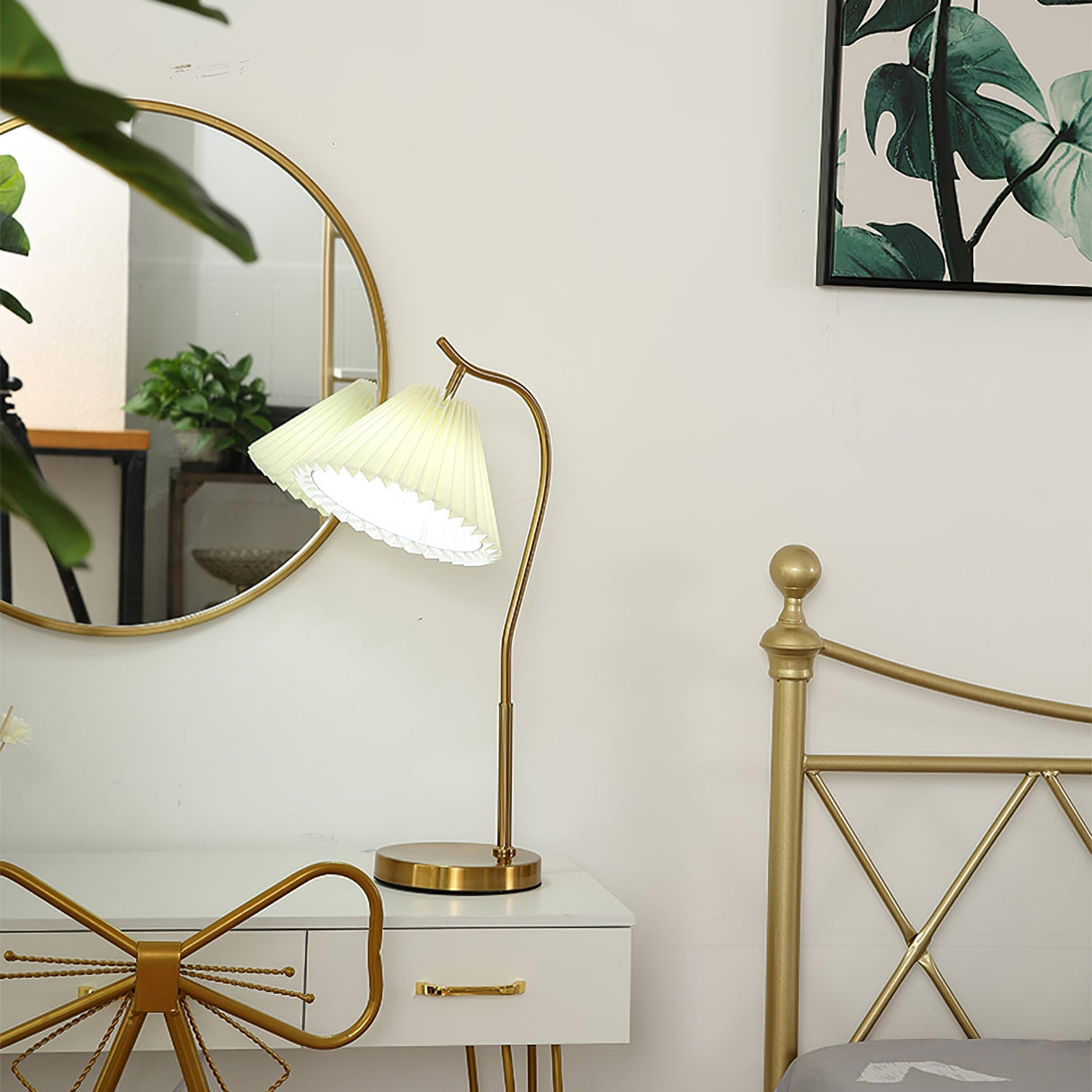 Gold Gooseneck Table Lamp