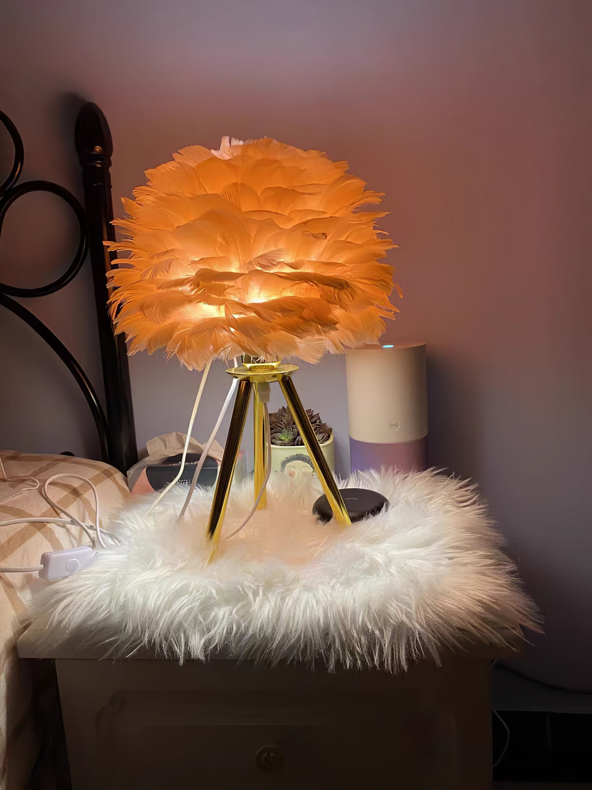 Goose Feather Table Lamp