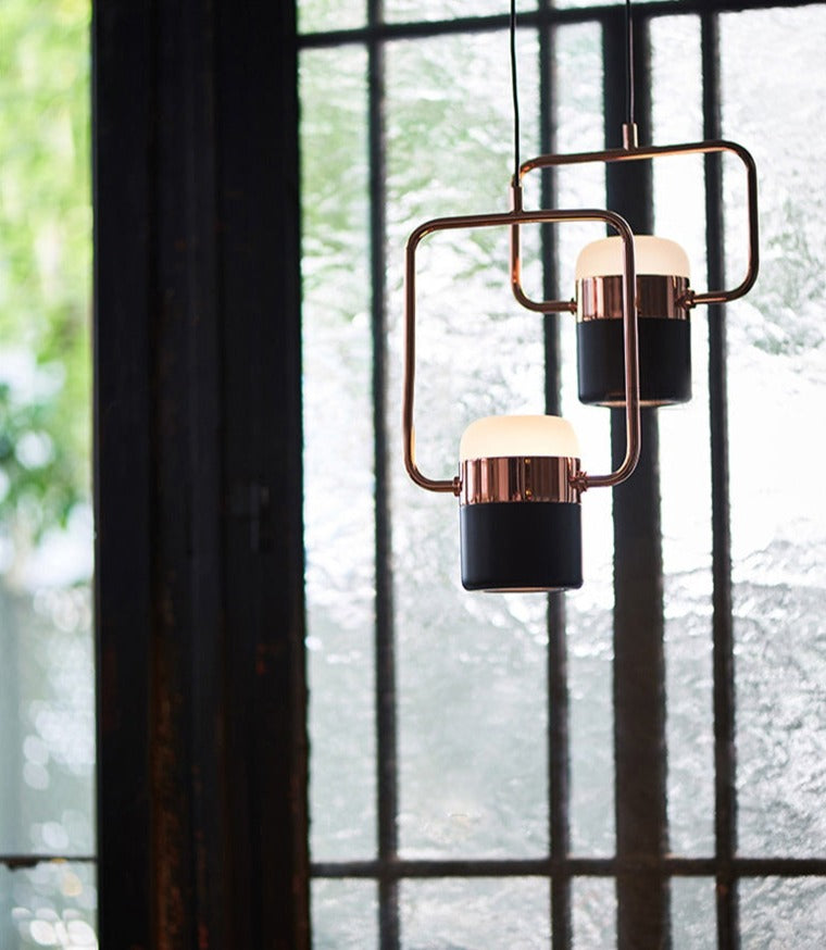 La Scène Pendant Light