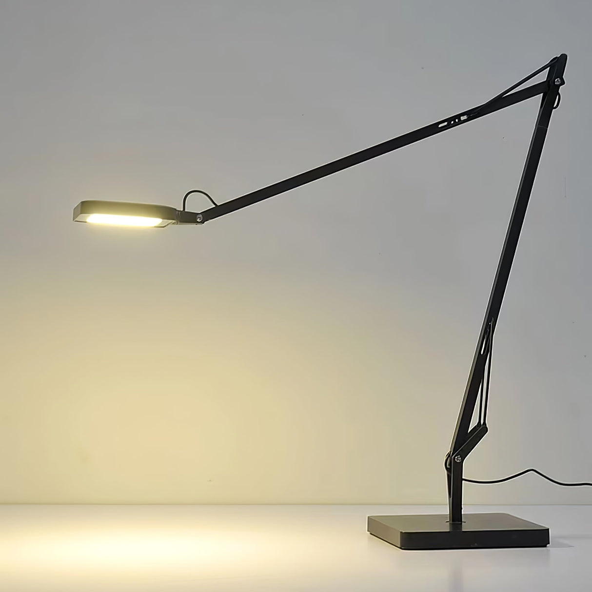 Kelvin Edge Table Lamp