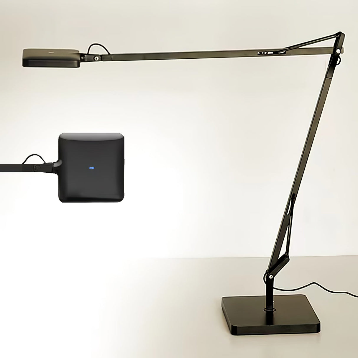 Kelvin Edge Table Lamp