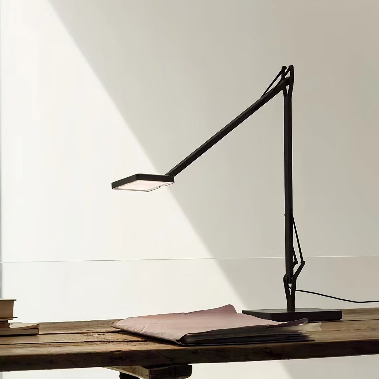 Kelvin Edge Table Lamp