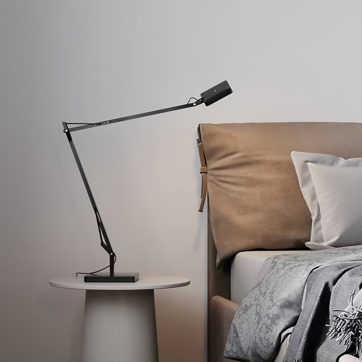 Kelvin Edge Table Lamp