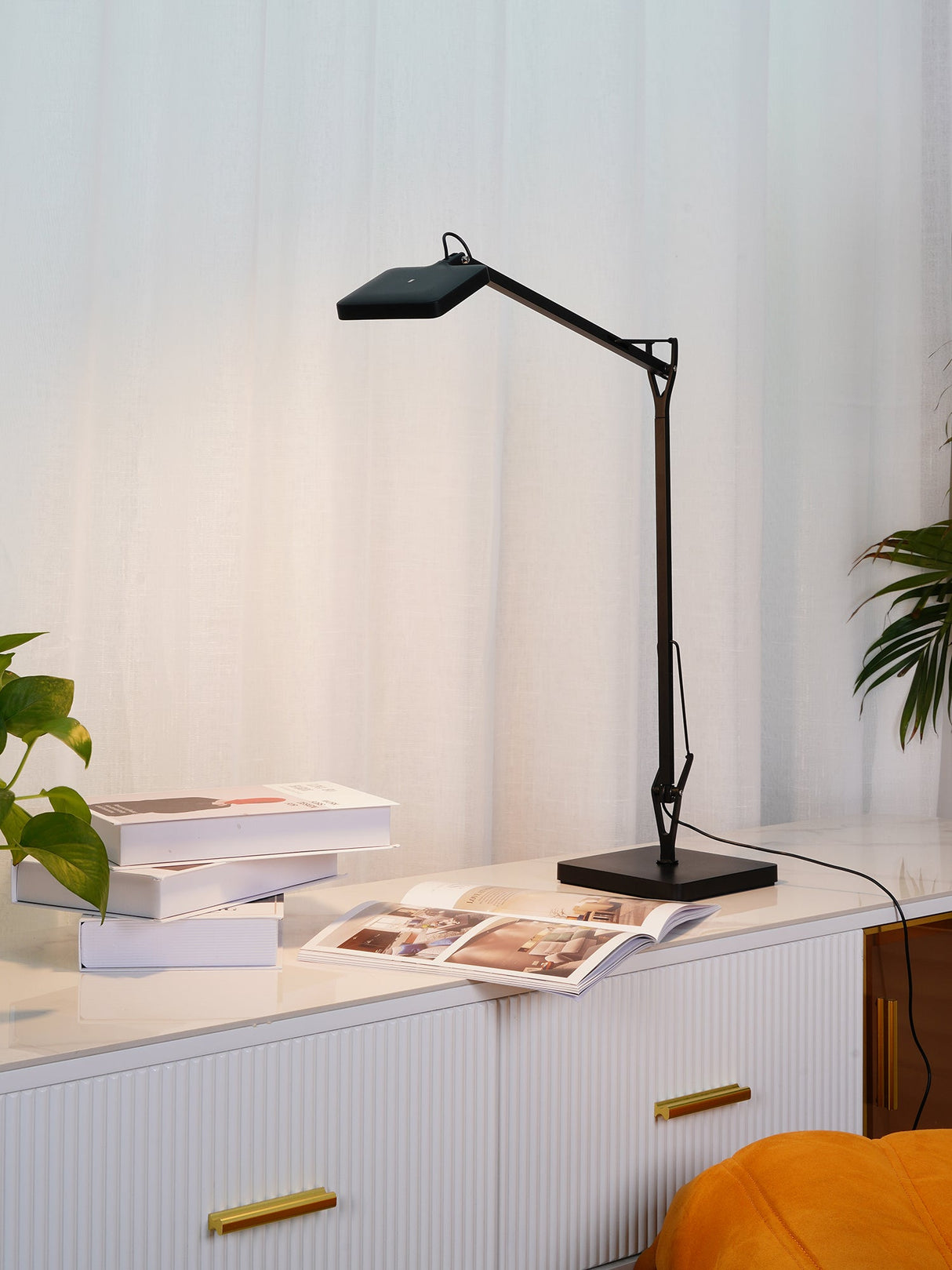 Kelvin Edge Table Lamp