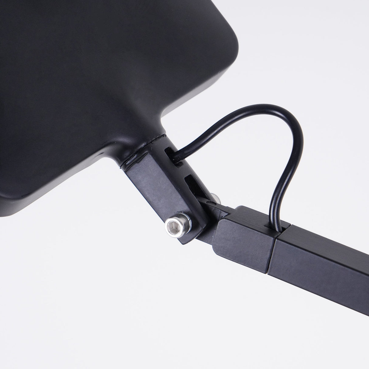 Kelvin Edge Table Lamp