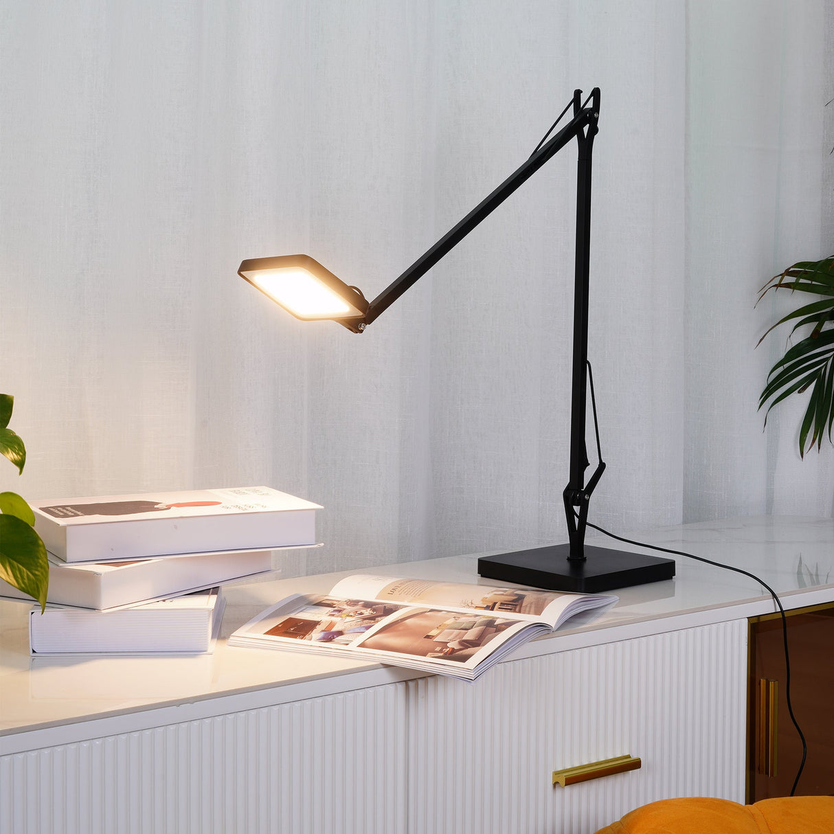 Kelvin Edge Table Lamp