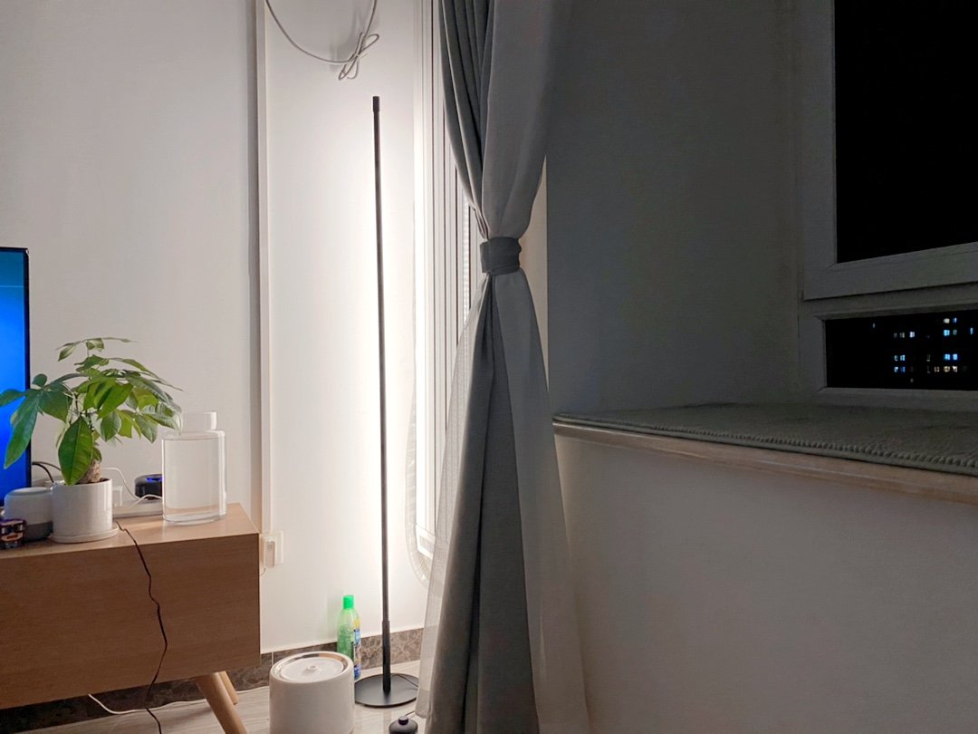 Linear LED Floor Lamp