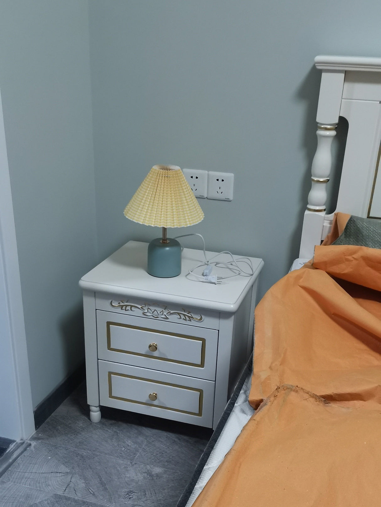 Lunitidal Table Lamp