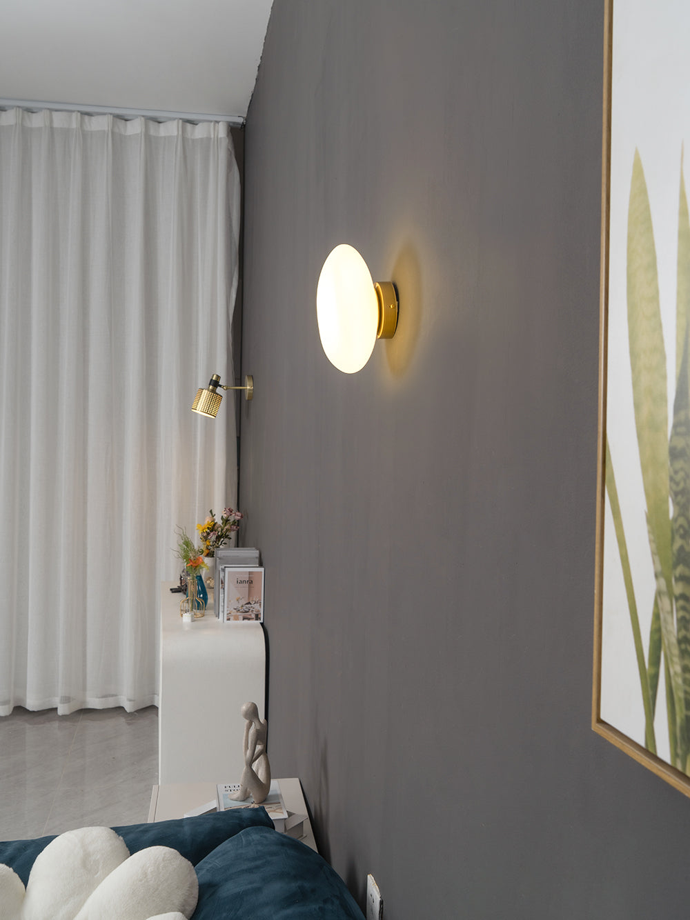 Pebble Wall Lamp