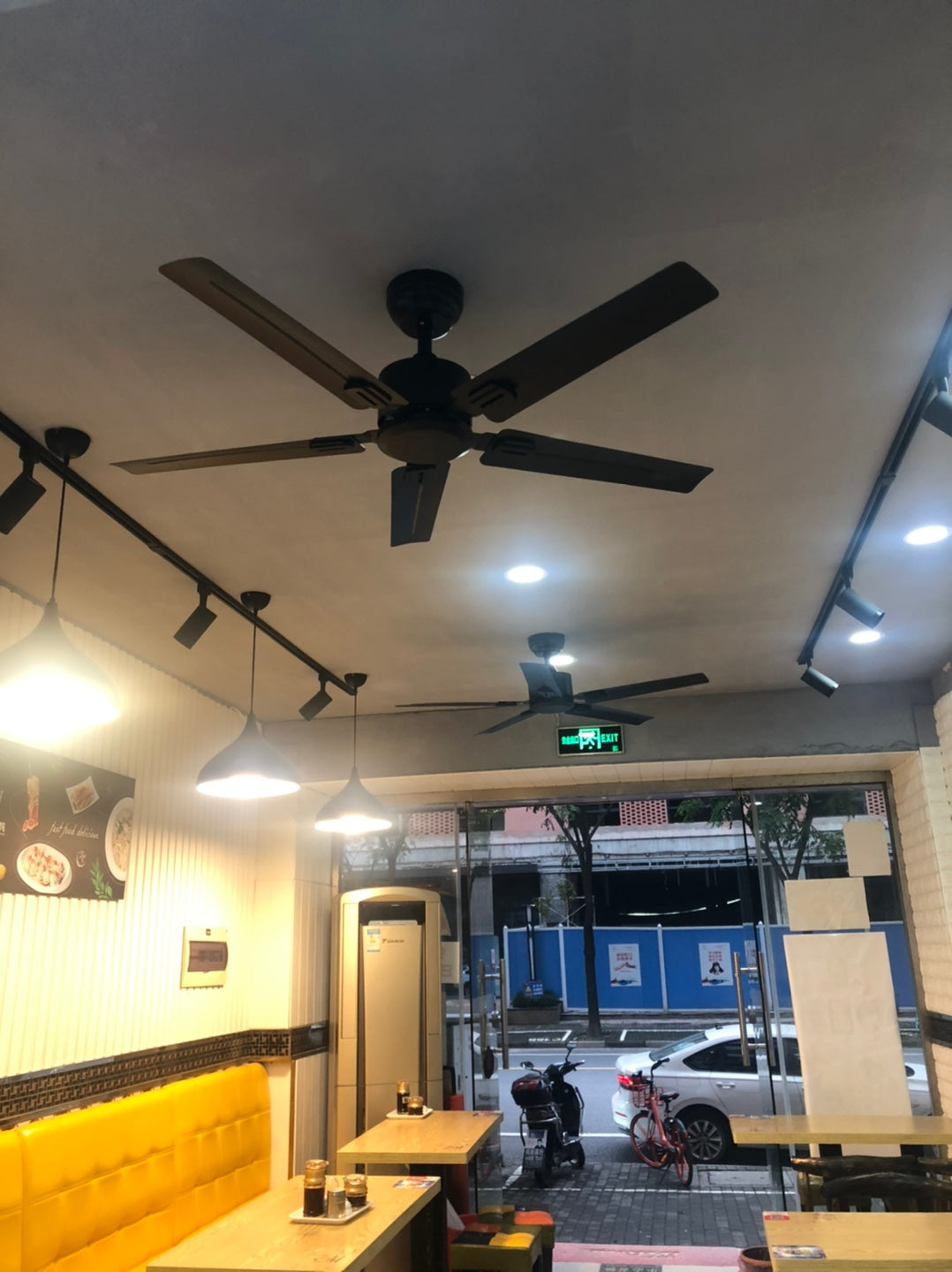 Rozzen Ceiling Fan