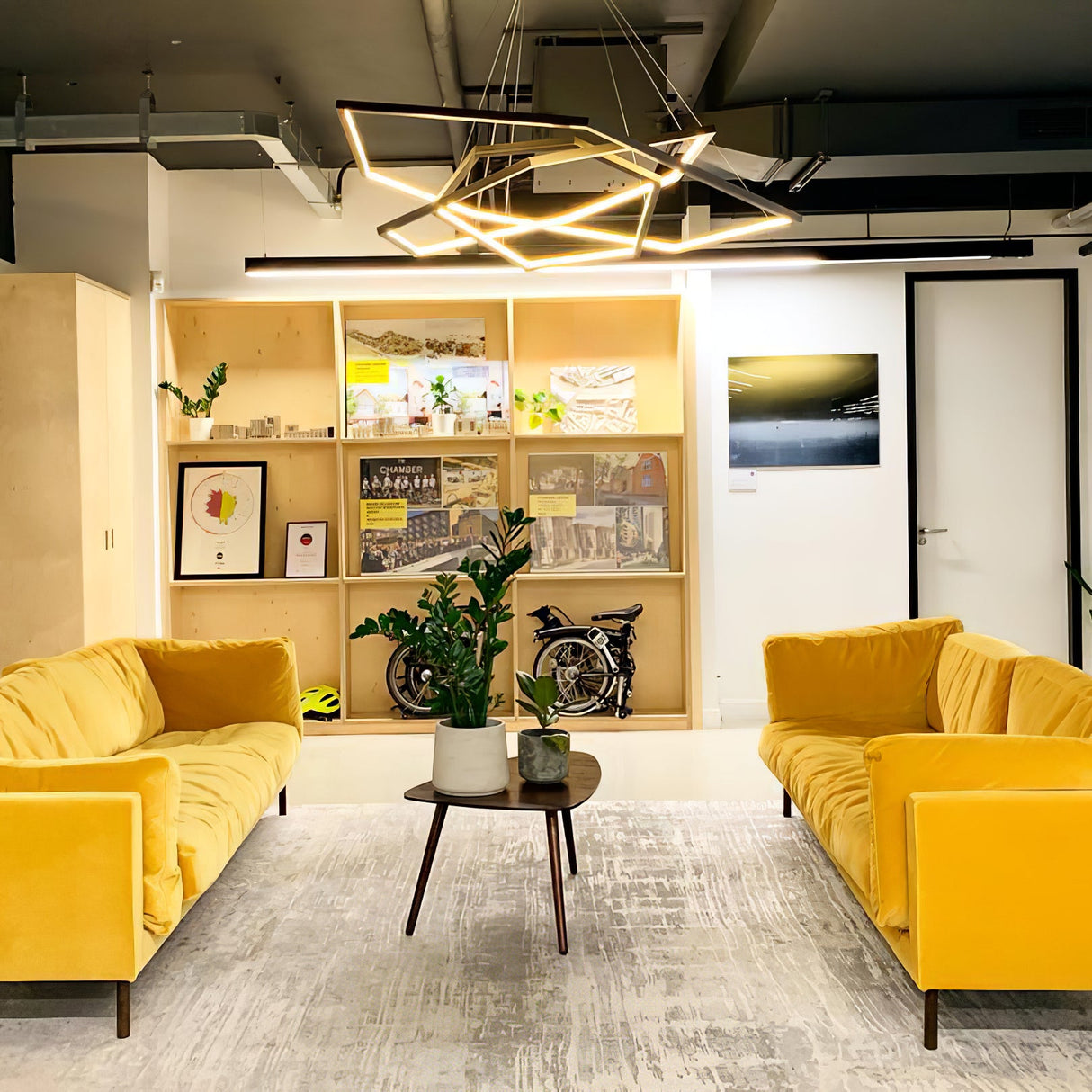 Silver Vesanto Chandelier