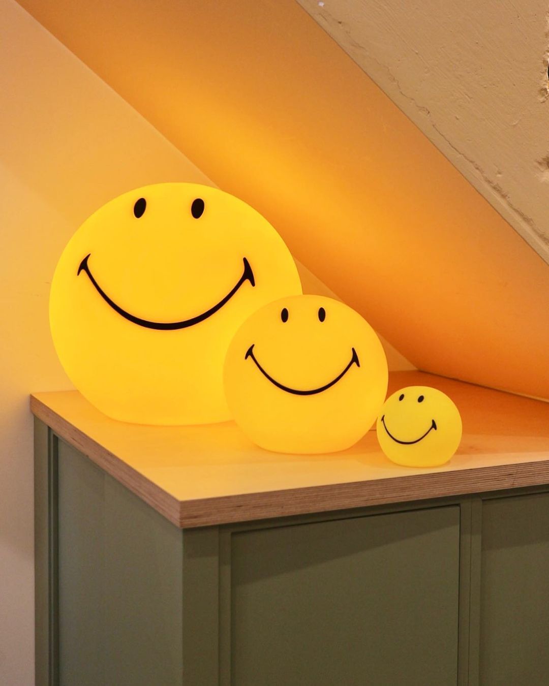 Smiling Rechargeable Table Lamp