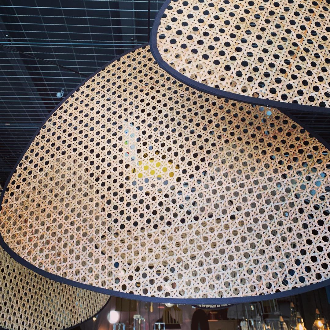 Screen Cannage Suspension