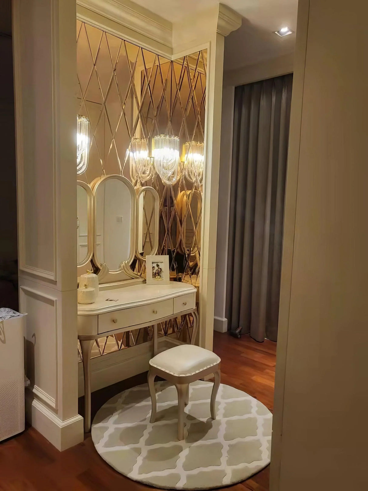 Character Glass Wall Lamp