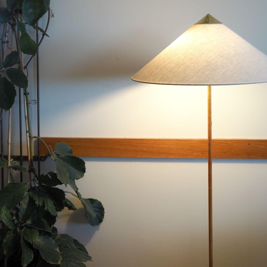 9602 Floor Lamp