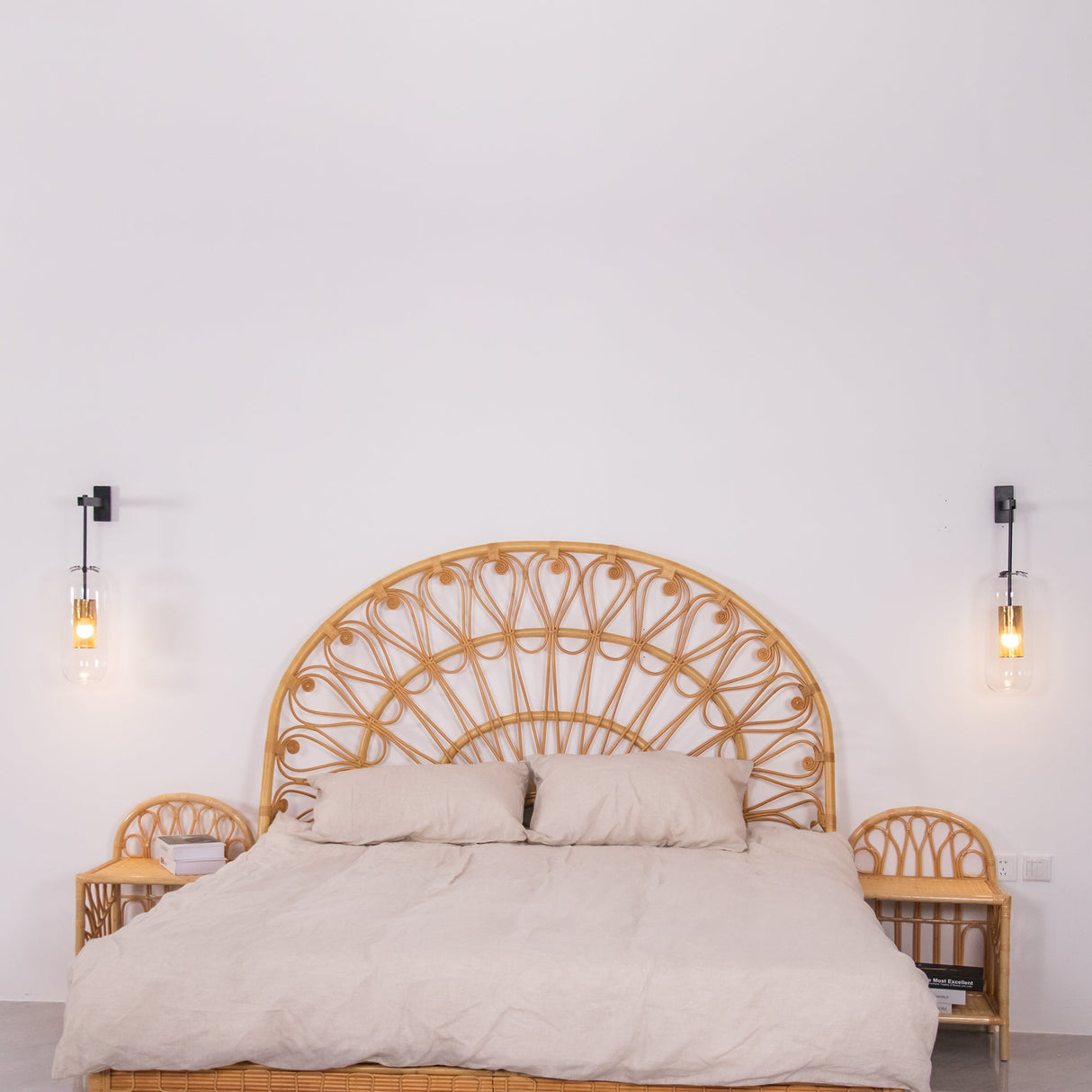 Vadim Brass Wall Lamp