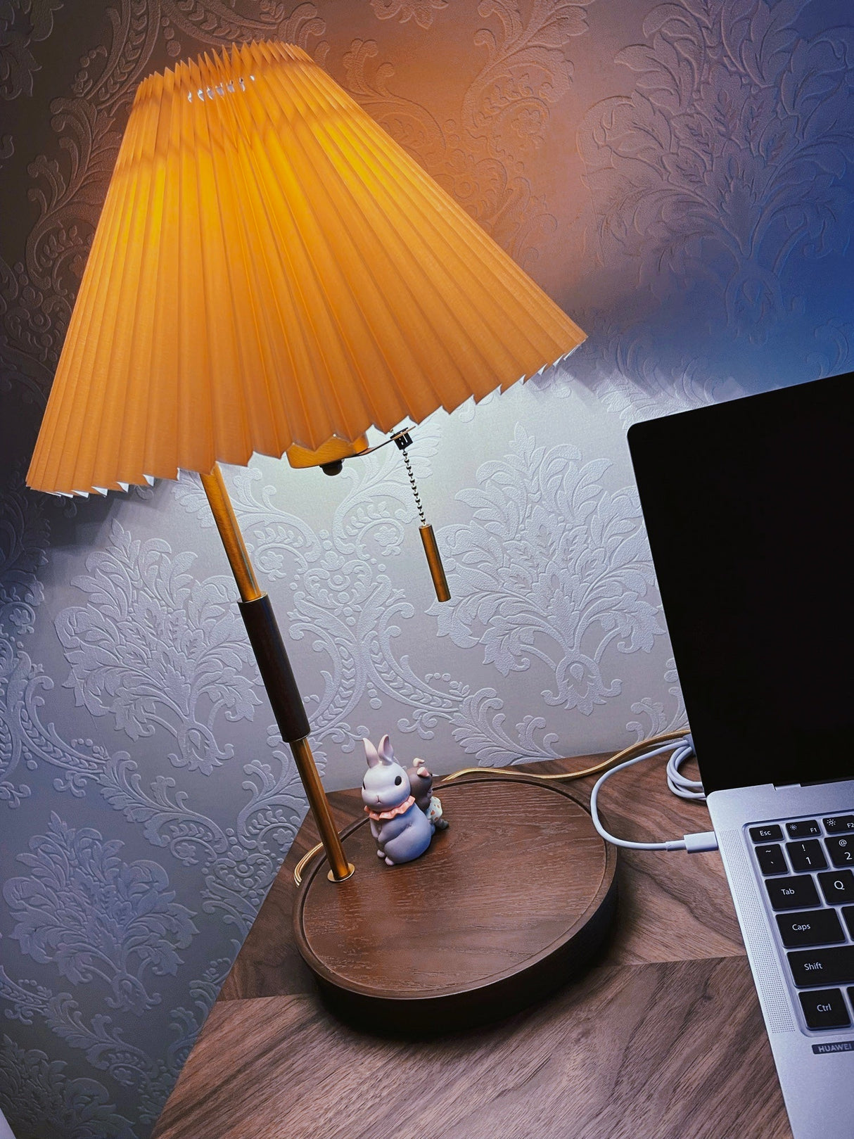 Wooden Retro Table Lamp