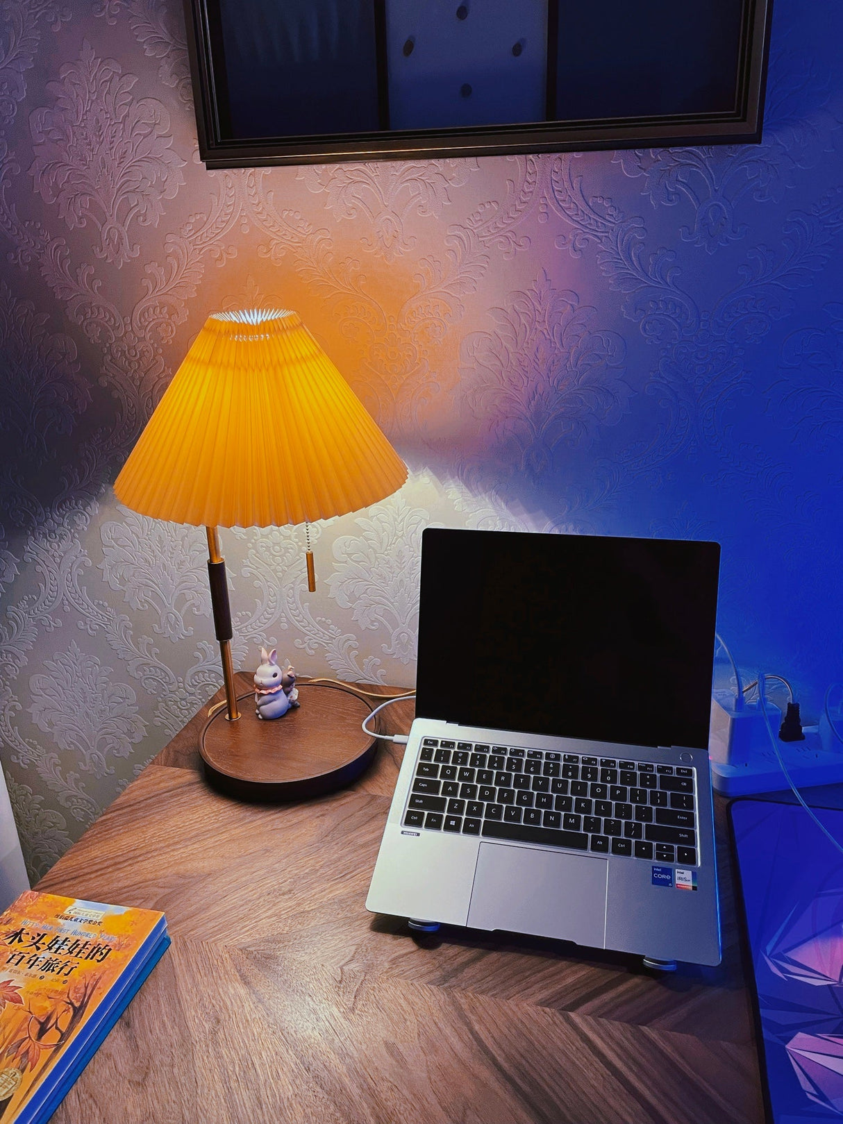 Wooden Retro Table Lamp