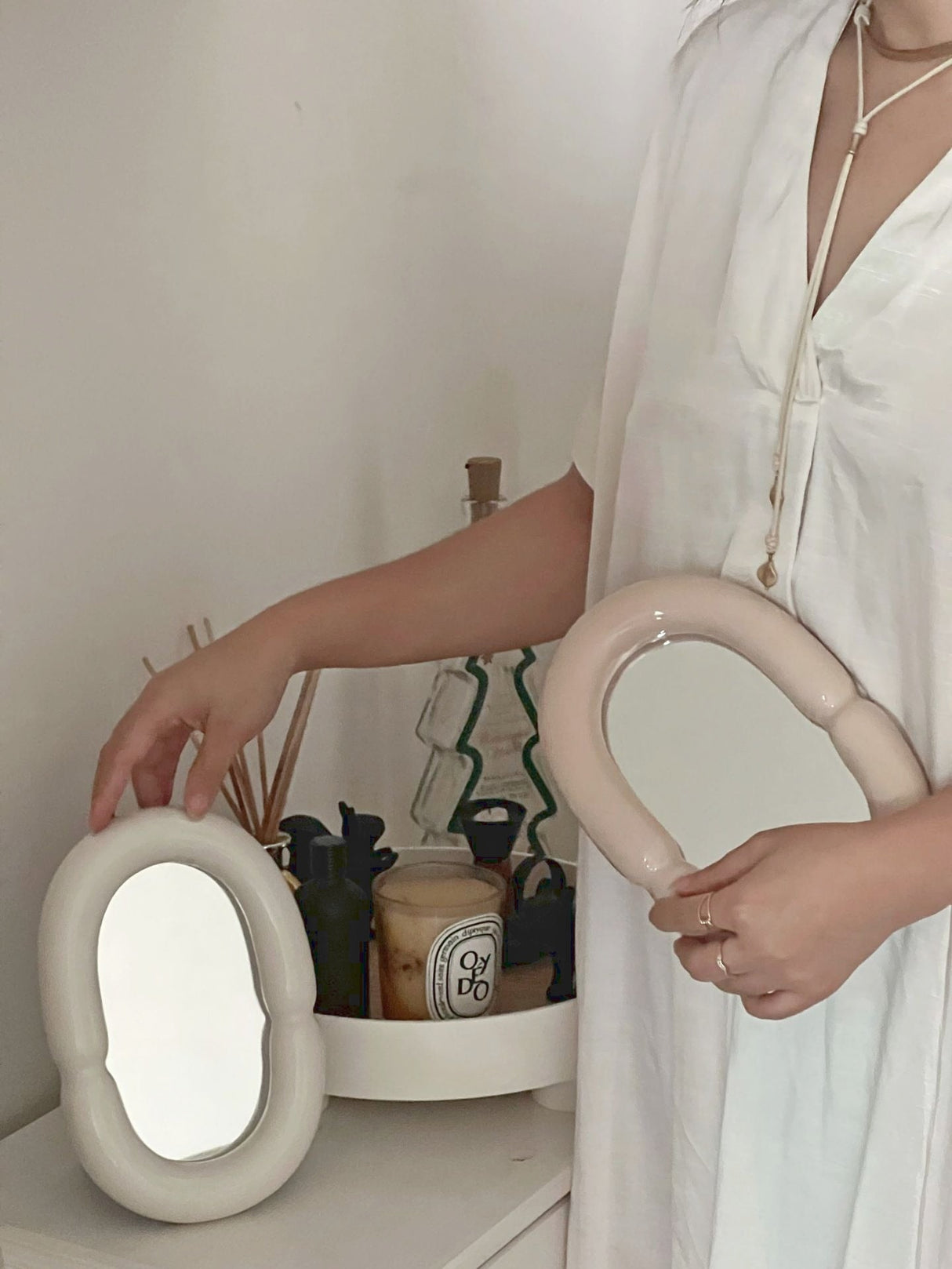 Aesthetic Oval Decorative Mirror