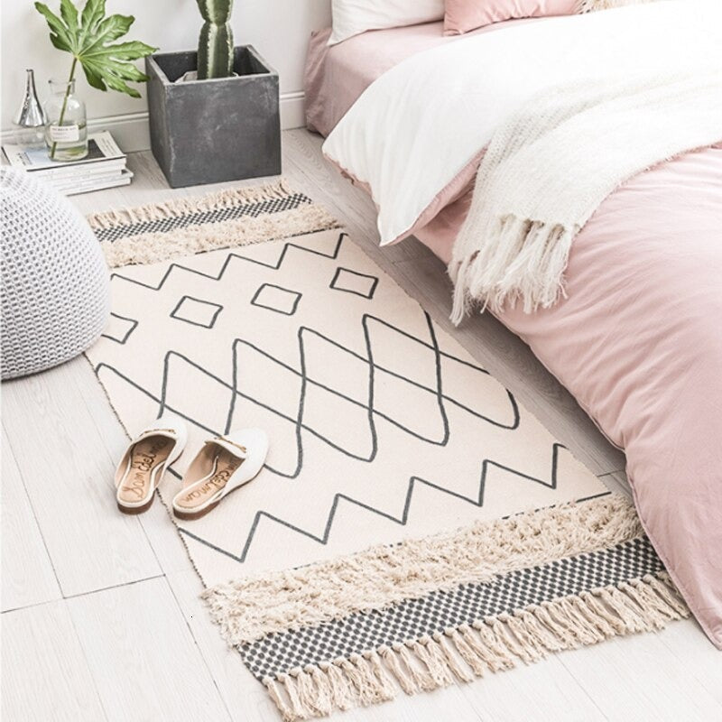 Farah Hand Woven Accent Rug