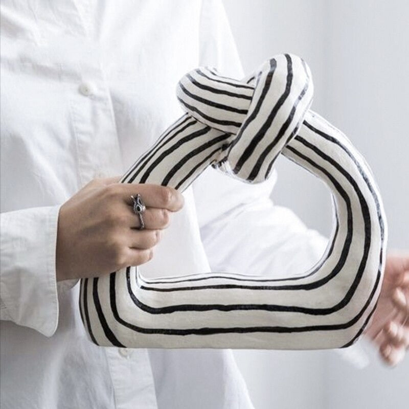 Modani Modern Knot Statue