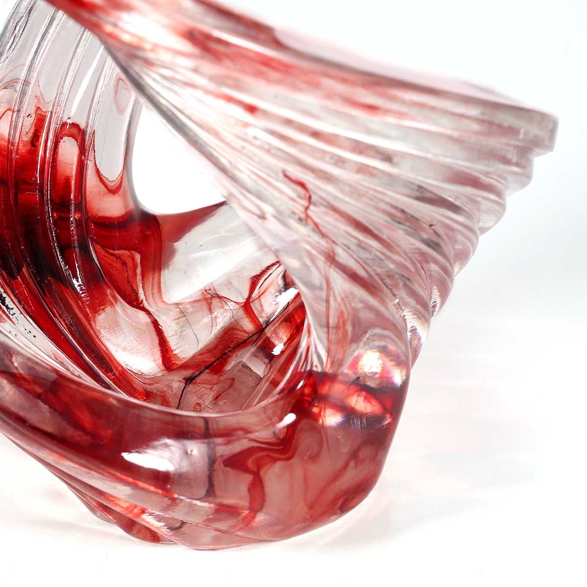 Cascading in Rojo Statue